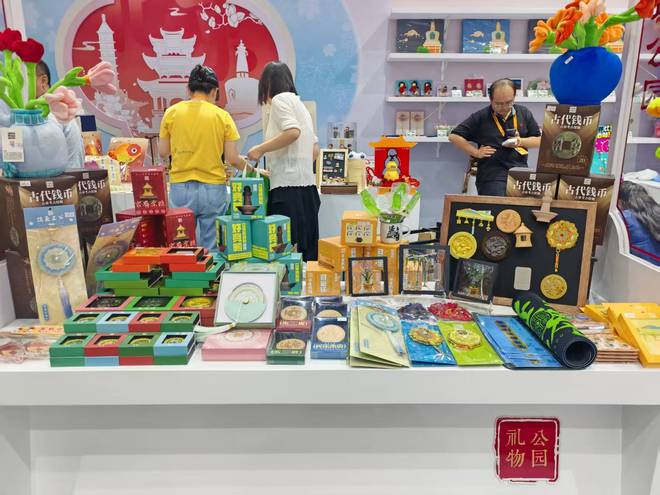 专题开展 “科技赋能 创意领航”点亮未来新图景PG电子麻将胡了模拟器2025年服贸会文旅服务(图7)